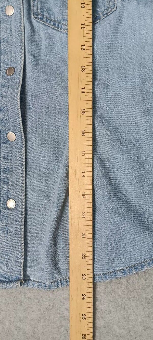 Universal Thread Snap Button Denim Trucker Western Shirt Size 4 Light Wash Boho - Picture 9 of 12